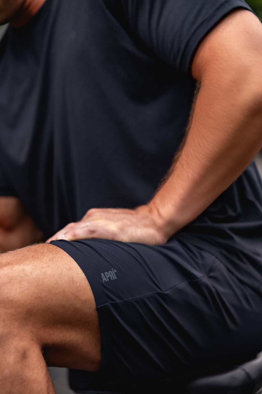 Airy Performance Shorts Close up APRÍ Logo