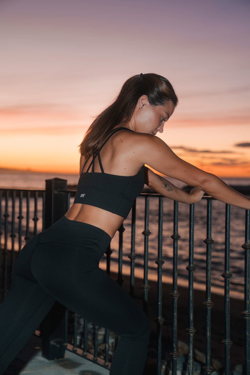 aprítech black sculpting mid waist leggings crossback straps sportsbra